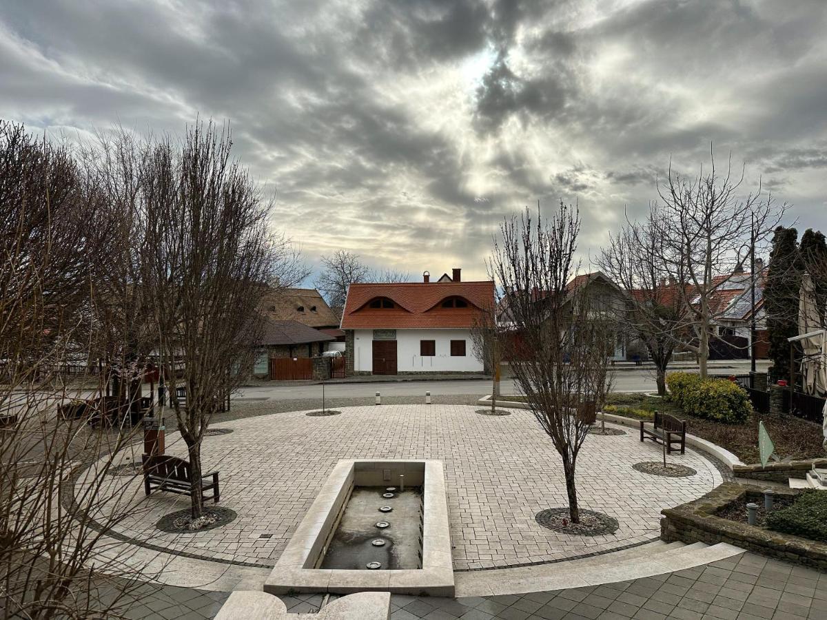 Вілла Piros Vendeghaz Тихань Екстер'єр фото